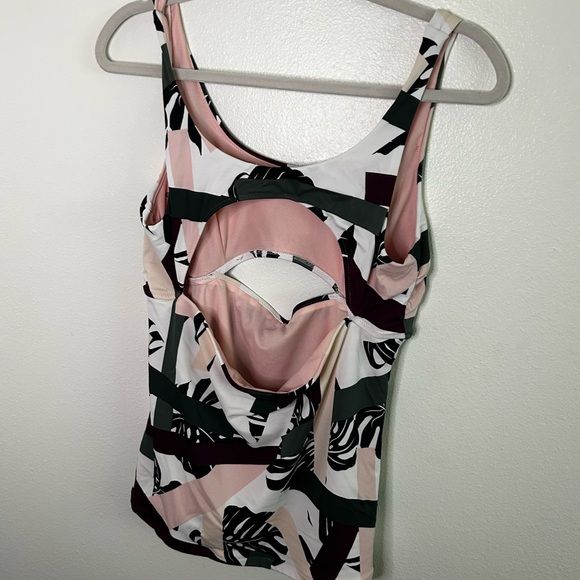 Athleta geo abstract print cutout back tankini top - Picture 5 of 6